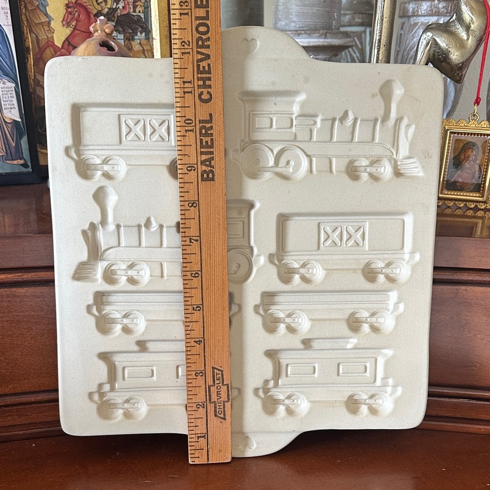 The Pampered chef Vintage Train Shaped gingerbread Baking Mold holiday party - Picture 9 of 9
